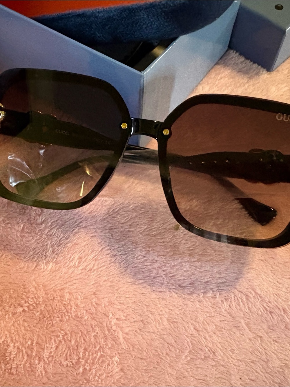 Source Unknown Black Square Sunglasses with Brown Gradient Lenses